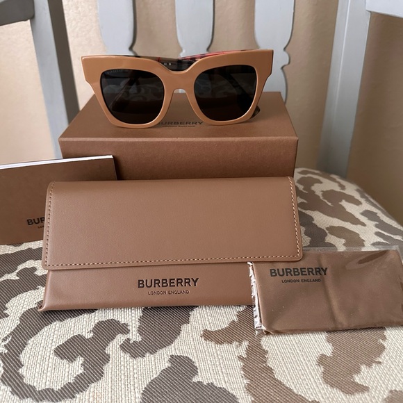 Burberry Sunglasses Kitty 4364 New - Picture 6 of 10